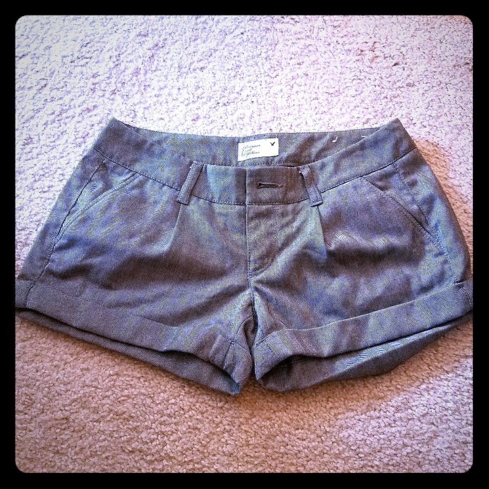 Like New AE Black/Gray patterned shorts